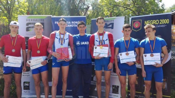 Canotorii din judeţ au &icirc;nceput competiţiile pe apă cu mai multe medalii la naţionalele de fond